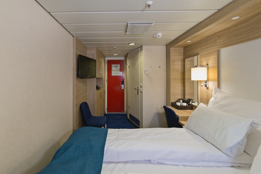 Hurtigruten MS Richard With Artic Superior upper deck 2 travellers.jpg